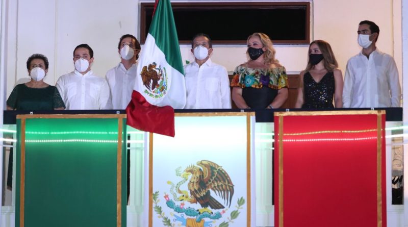 EL GOBERNADOR CARLOS JOAQUÍN ENCABEZÓ LA CEREMONIA DEL GRITO DE INDEPENDENCIA.