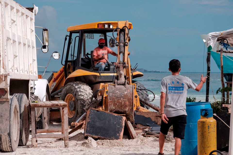 Aseguran dos establecimientos en operativos en playas Langosta y Delfines; las acciones se hicieron en el marco de “Playa Segura”.