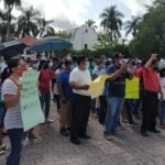 BURÓCRATAS DE FCP EN PARO MARCHAN HACIA HOTEL DEL EDIL JOSÉ ESQUIVEL
