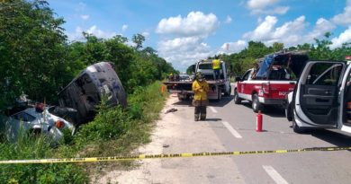 CANCÚN: ENCONTRONAZO EN EL LIBRAMIENTO DEJA UN MUERTO Y TRES LESIONADOS.