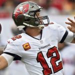 LANZA TOM BRADY CINCO PASES DE TOUCHDOWN Y LOS BUCCANEERS SE DIVIERTEN CON LOS FALCONS