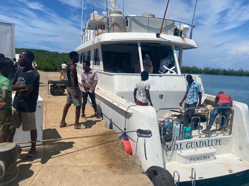 Se realiza un barrido en todo el Canal de Yucatán para localizar a la tripulación que regresaba de Haití de entregar ayuda humanitaria.