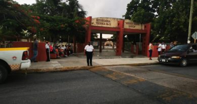 IMPLEMENTAN MEDIDAS DE VIGILANCIA A LAS ENTRADAS DE ESCUELAS EN CANCÚN.