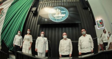 DEVELAN LETRAS DORADAS PARA CONMEMORAR BICENTENARIO DE LA ARMADA DE MÉXICO.