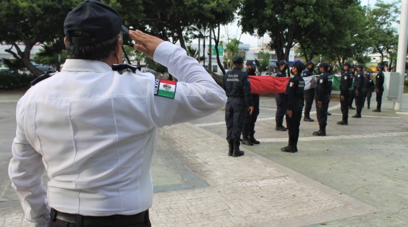 LLEVA A CABO la POLICÍA QUINTANA ROO ARRIAMIENTO DE BANDERA.