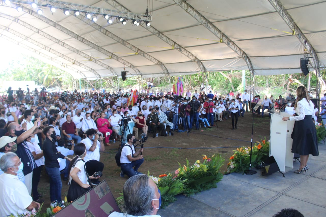 La morenista presentó este domingo en el Club Campestre de Chetumal su informe de actividades legislativas.