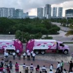 DAN BANDERAZO DE SALIDA A UNIDADES PARA LA CAMPAÑA ‘CANCÚN ROSA’
