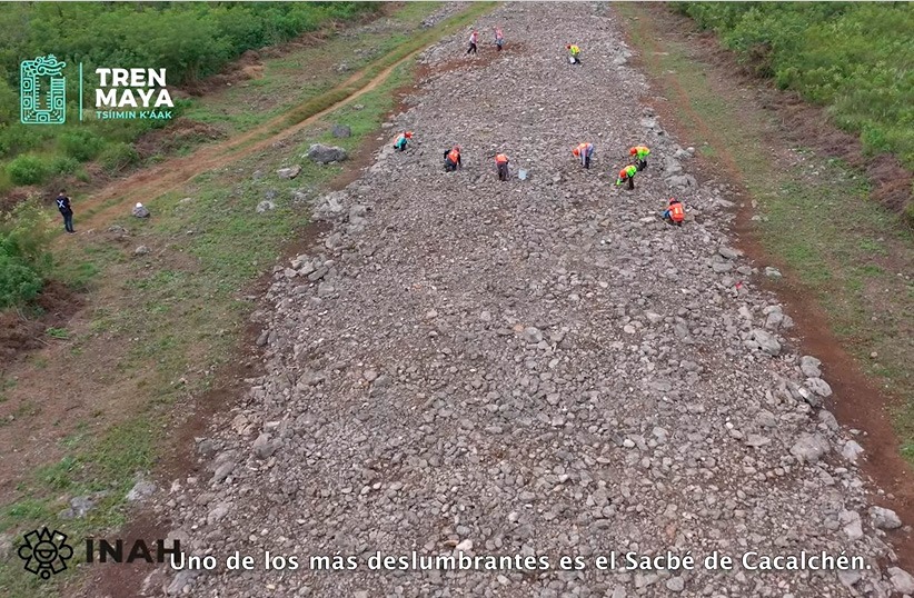 En maya significa camino blanco, mide 33 kilómetros, siendo el segundo más grande del que se tiene conocimiento.