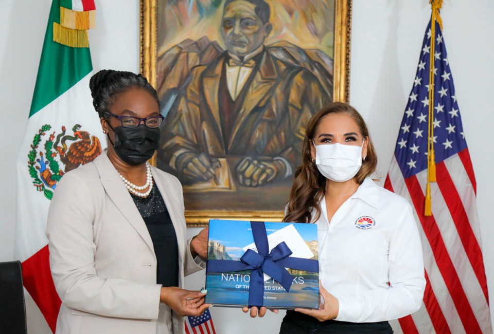 La presidenta municipal Mara Lezama sostuvo una reunión con la cónsul general de Estados Unidos en Mérida, Dorothy Ngutter.