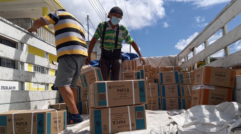 ARRIBAN A LÁZARO CÁRDENAS 11 MIL 612 LIBROS DE TEXTO.