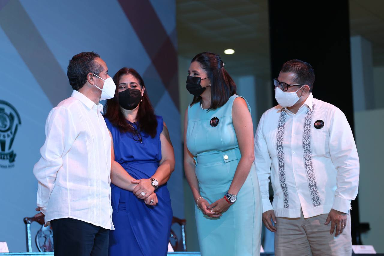 El gobernador de Quintana Roo participó en la ceremonia de clausura del 32 Congreso Internacional de Estudios Electorales en la Uqroo.