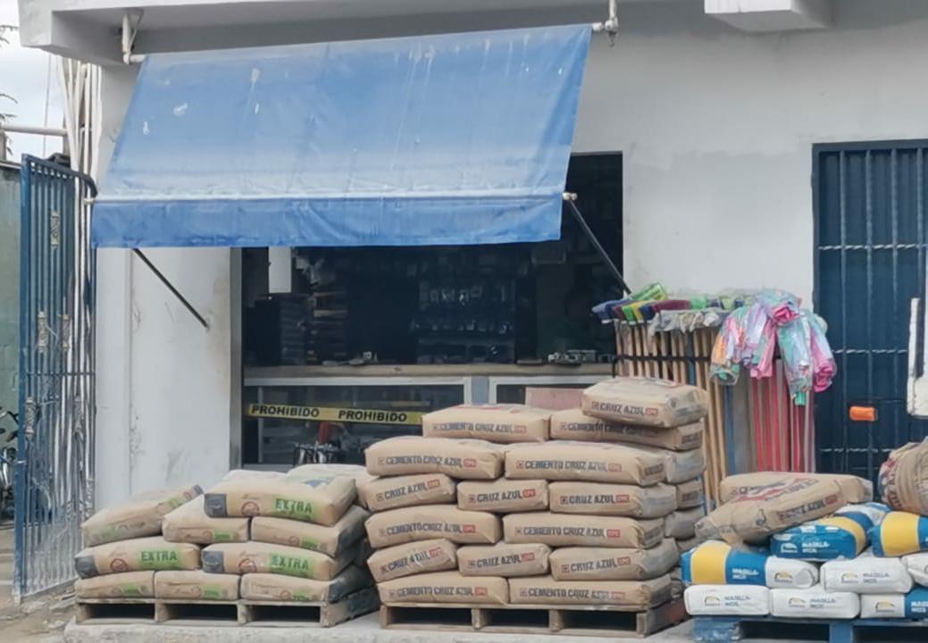 Delincuentes llegaron al establecimiento denominado Sac Be, donde amagaron a los empleados con pistolas y cargaron con el efectivo.