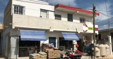 SUJETOS ARMADOS ASALTAN FERRETERÍA EN CANCÚN Y HUYEN EN AUTO DEL INEGI.