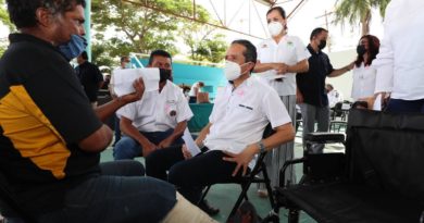 CARLOS JOAQUÍN ATIENDE A VECINOS DE BACALAR EN LA AUDIENCIA “PLATÍCALE AL GOBERNADOR”.