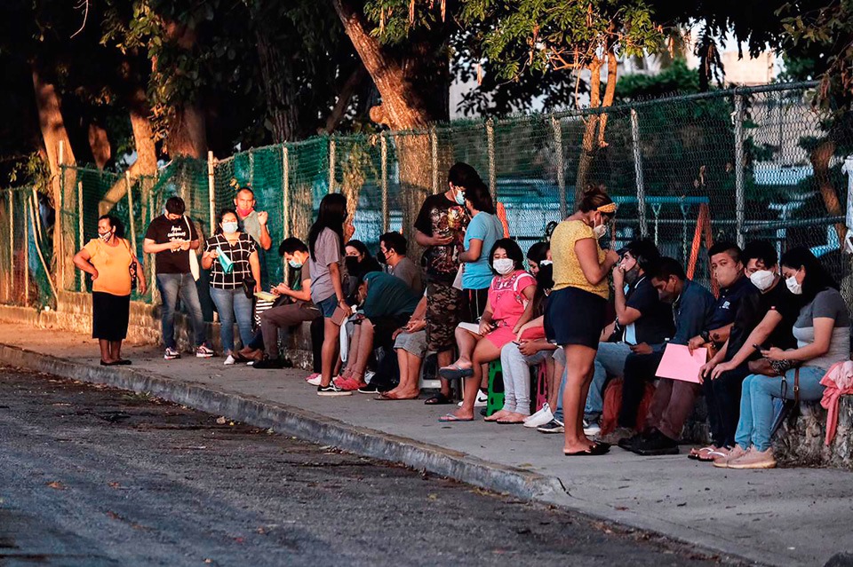 Muchos quintanarroenses dejaron para última hora la aplicación de la vacuna y ahora saturan la jornada de rezagados.