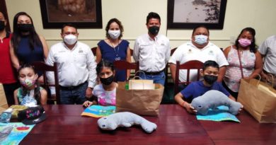 NIÑA CHETUMALEÑA, GANADORA DEL CONCURSO ESTATAL DE DIBUJO ¡EL RESCATE DE UN MANATÍ!.