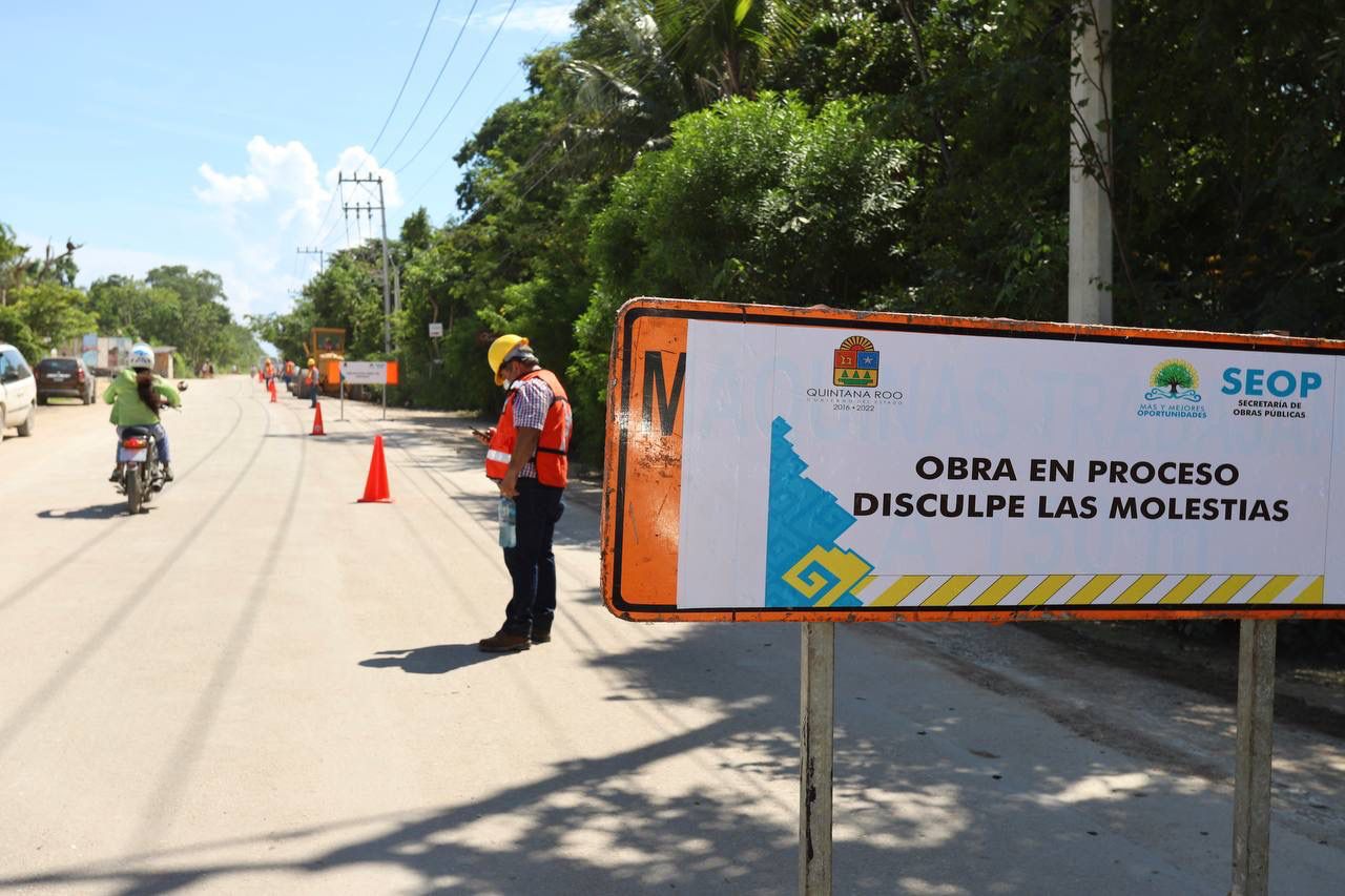 El gobernador recorre calles donde se realizarán acciones de pavimentación para mejorar la imagen urbana y contribuir así al desarrollo.