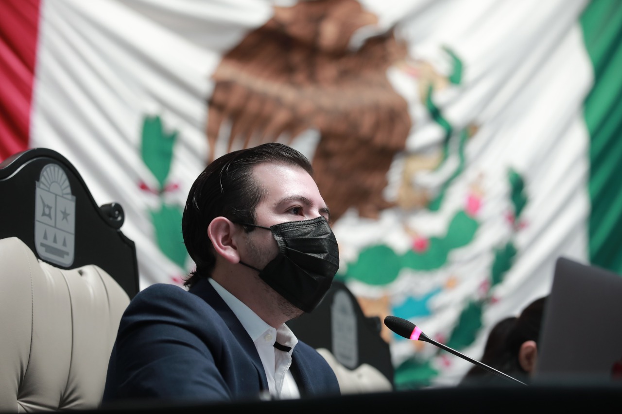 Comparece Fernando Méndez Santiago, titular del Instituto Quintanarroense de la Juventud, ante la comisión correspondiente.