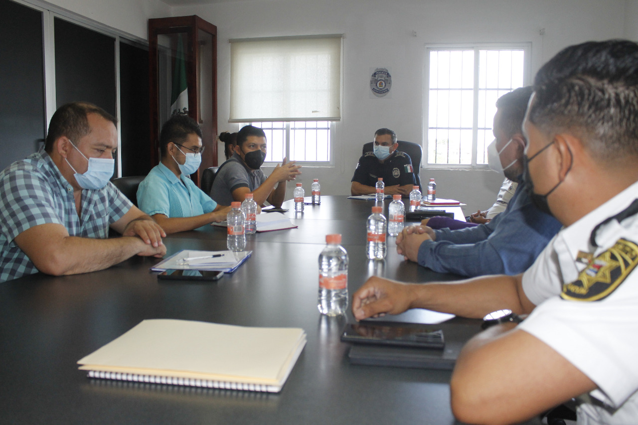 El secretario de Seguridad Pública Municipal, Capitán Rubén Oyarvide Pedrero, sostuvo una reunión con representantes de diversos colectivos.