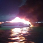 RESCATA SECRETARÍA DE MARINA A 10 PERSONAS CERCA DE ISLA MUJERES; SE INCENDIÓ SU EMBARCACIÓN