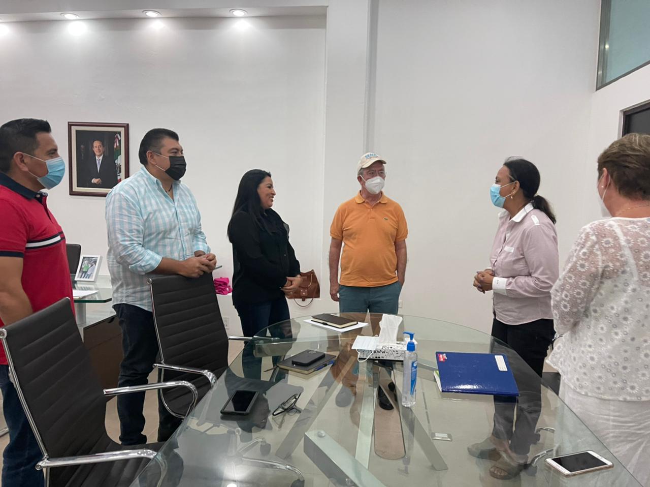 El titular de la SEMA, Efraín Villanueva Arcos, se reunió con la presidenta municipal Blanca Merari para revisar y aplicar los ordenamientos.
