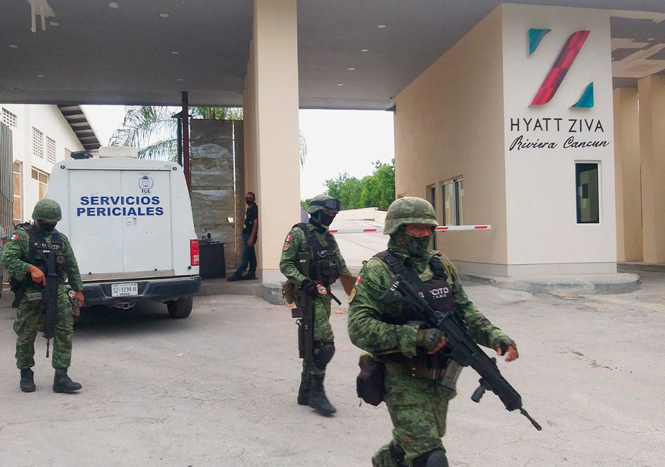 Aunque no hubo turistas y empleados lesionados o secuestrados, se vivieron momentos de terror y angustia en Bahía Petempich en Puerto Morelos.