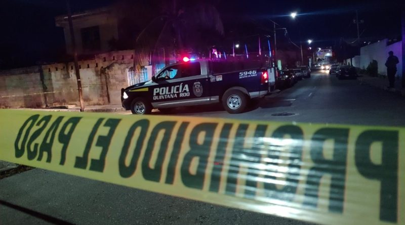 MEDIA DOCENA DE BALAZOS RECIBIÓ SUJETO ASESINADO CERCA DE CAMPO DE DEPORTIVO EN CANCÚN.