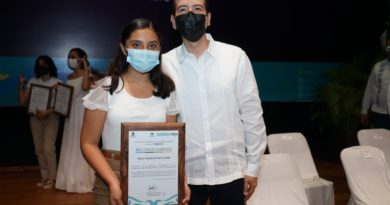 JOVEN CARRILLOPORTENSE GANA PREMIO ESTATAL A LA JUVENTUD 2021.