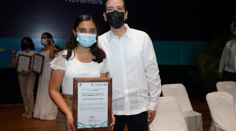 JOVEN CARRILLOPORTENSE GANA PREMIO ESTATAL A LA JUVENTUD 2021.