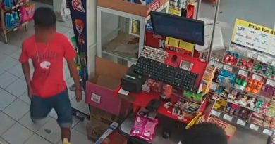 DETIENEN EN UN MOTEL A DOS SUJETOS QUE ASALTARON OXXO EN CANCÚN.