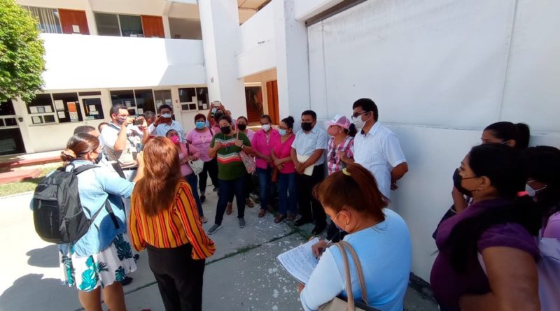 TRABAJADORES DEL DIF EN CHETUMAL SE MANIFIESTAN; PIDEN RESPETO A SUS DERECHOS LABORALES.