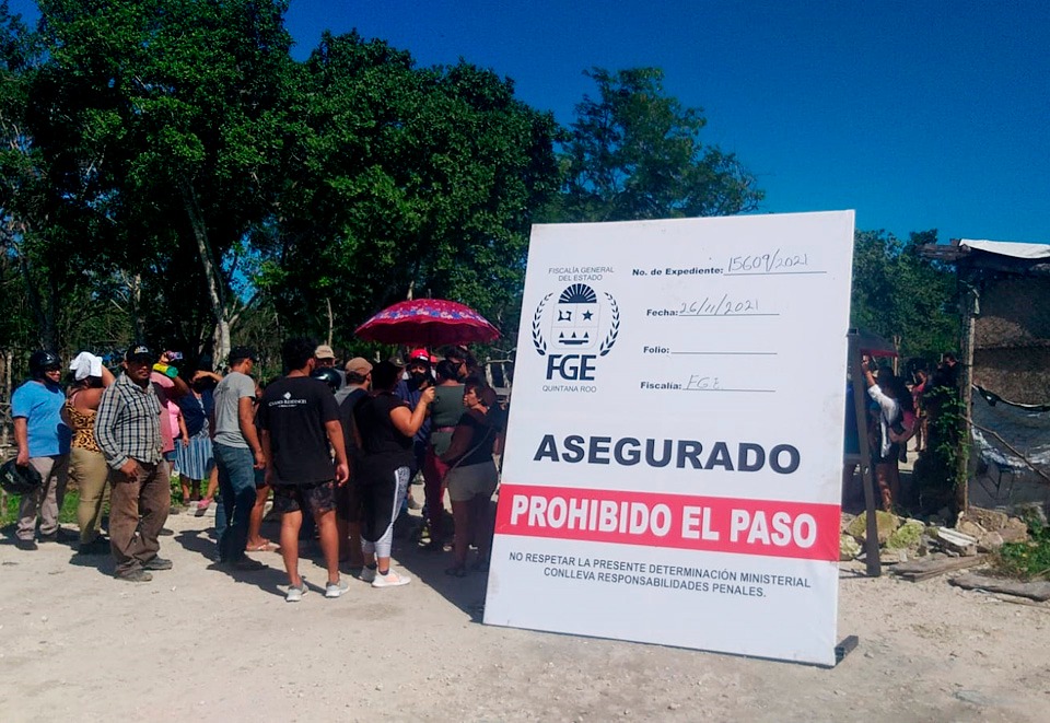 Los inconformes retiraron el letrero, colocaron piedras en el camino y aseguraron que no permitirán que se metan las autoridades.