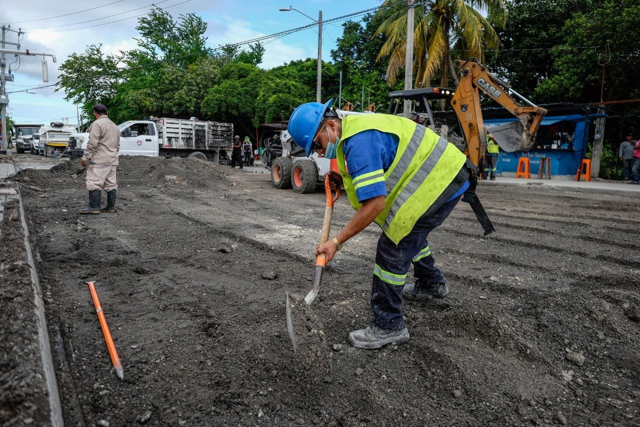 Una vez pasadas las lluvias, han trabajado en esta última semana en arterias principales que alimentan el tráfico desde las colonias hacia la Zona Hotelera y Centro.