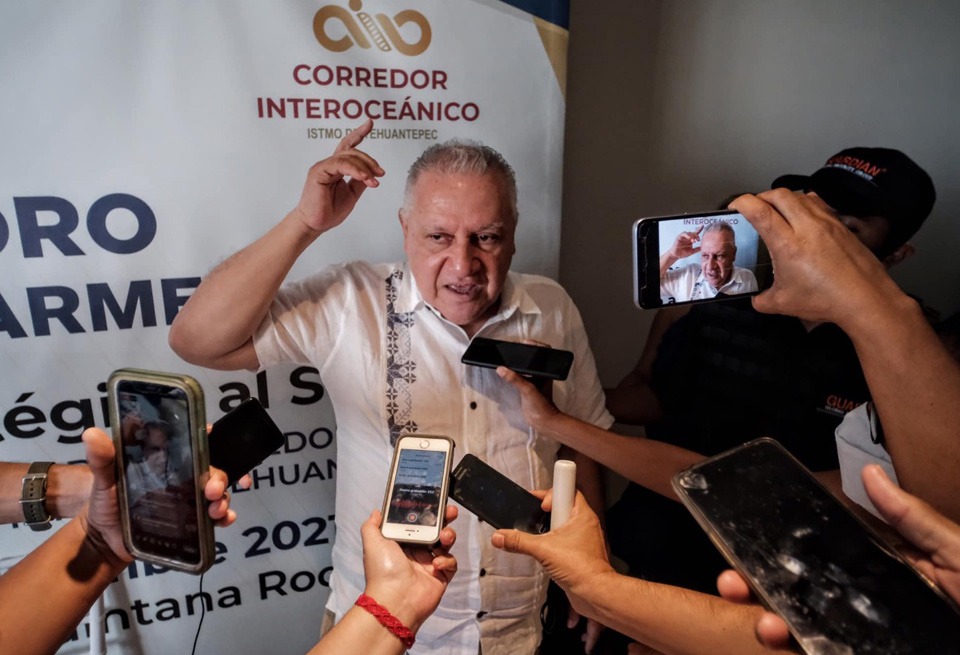 El director general del Corredor Interoceánico no pudo ocultar su molestia cuando la prensa le cuestionó si buscara la candidatura por Morena.