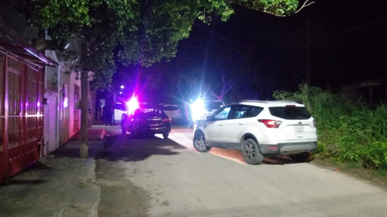 Autoridades marcaron el alto al onductor en la avenida Los Tules  en el fraccionamiento Villas Otoch, ya que dicho automóvil había sido reportado.
