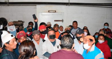 EMPLEADOS MUNICIPALES SE MANIFIESTAN ANTE EVENTUAL CESE Y AMAGAN CON FORZAR PARO LABORAL EN JOSÉ MARÍA MORELOS.