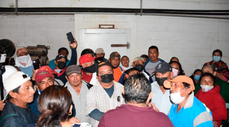 EMPLEADOS MUNICIPALES SE MANIFIESTAN ANTE EVENTUAL CESE Y AMAGAN CON FORZAR PARO LABORAL EN JOSÉ MARÍA MORELOS.