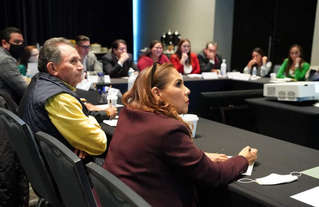 La presidenta municipal de Benito Juárez, lleva amplia ventaja en las encuestas sobre el senador José Luis Pech.