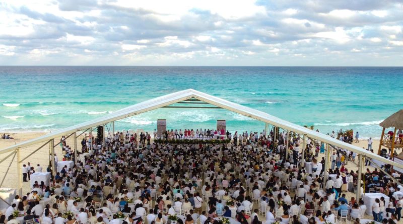 MARA LEZMA ATESTIGUÓ LA UNIÓN DE 402 PAREJAS EN PLAYA MARLIN