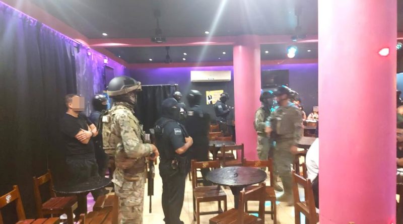 TRAS ASESINATO DE 4 FISCALES, REALIZAN OPERATIVO DE VIGILANCIA EN BARES DE PLAYA DEL CARMEN.