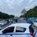 OOOOOOOTRO BLOQUEO DE TAXISTAS; AHORA FUE EN BACALAR
