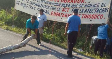 EJIDATARIOS BLOQUEAN CARRETERA TIHOSUCO-MÉRIDA; PRESIONAN PARA LA INDEMNIZACIÓN DE TIERRAS EXPROPIADAS HACE MÁS DE 50 AÑOS